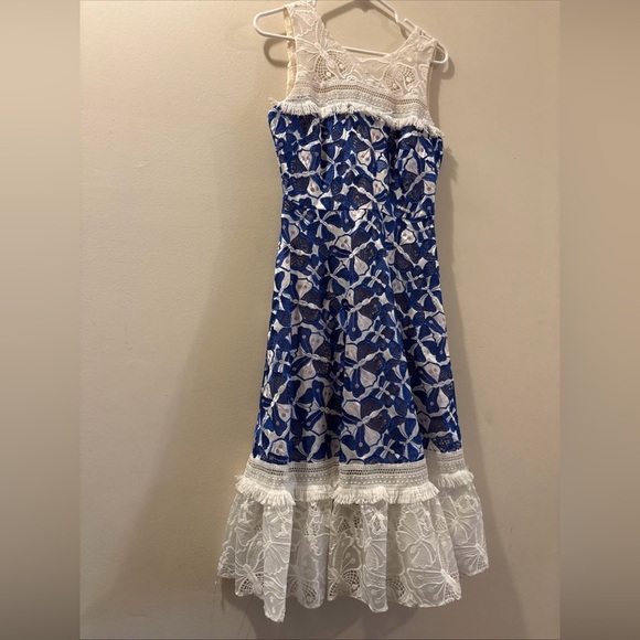 Belle Badgley Mischka Blue and Cream Lace Dress - women’s size 4 - Picture 1 of 9
